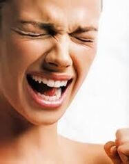 nerwowość kobiety jest objawem obecności pasożytów