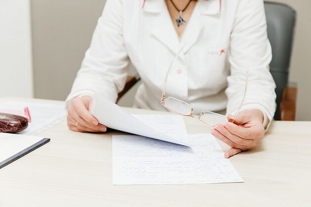 przepisując leczenie przeciwko pasożytom