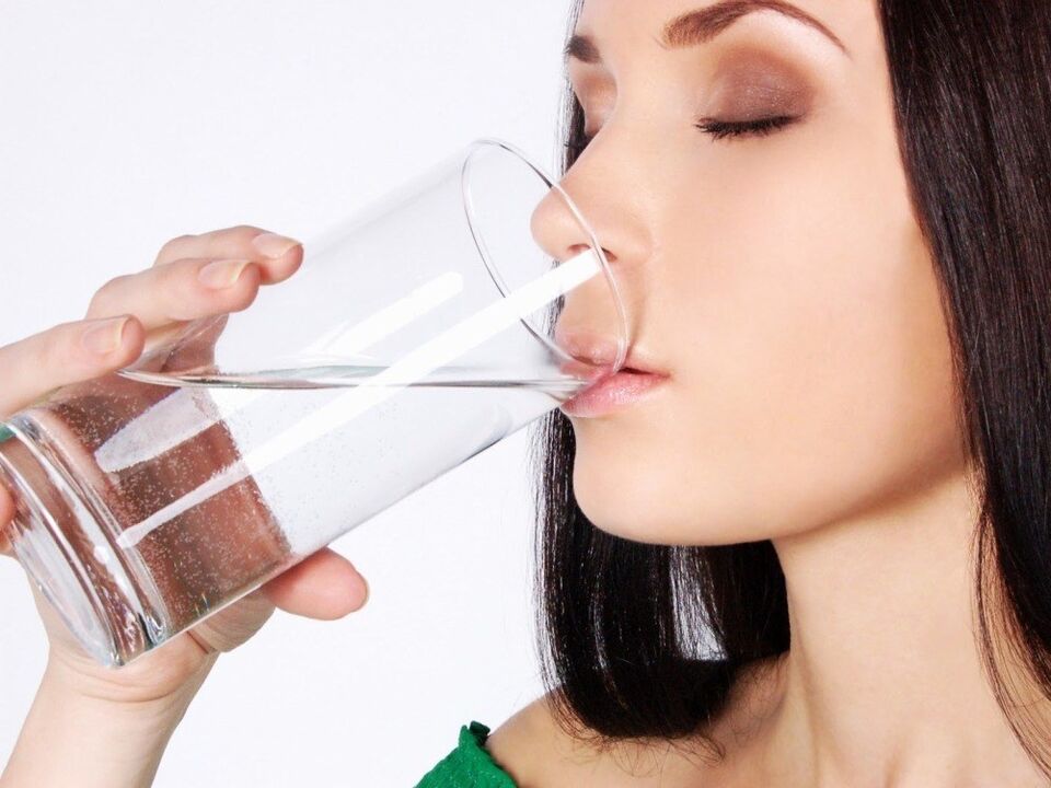 picie wody przed oczyszczeniem organizmu z pasożytów